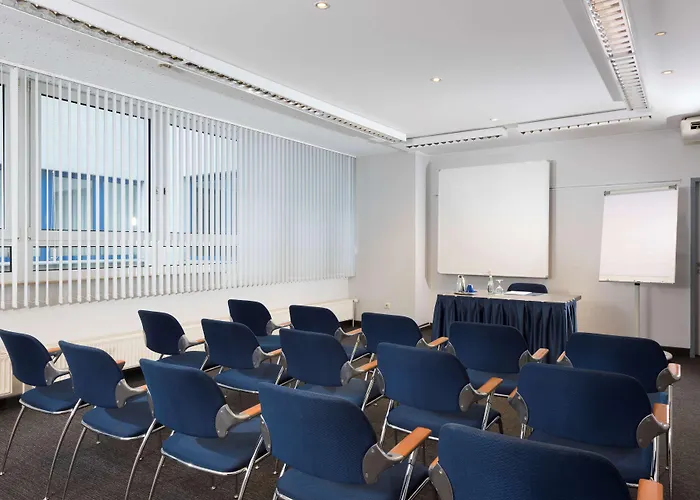 Hotel Western Airport 4*