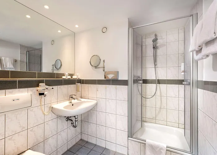 Hotel Western Airport 4*