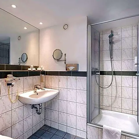 Hotel Western Airport 4*